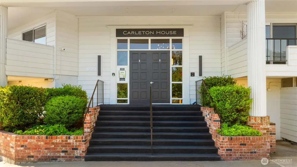 2565 Dexter Avenue #103