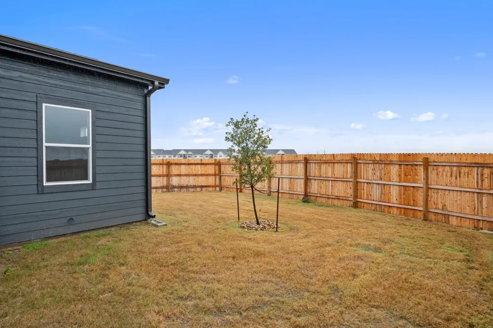 2027 Applewood Drive Lockhart, TX 78644