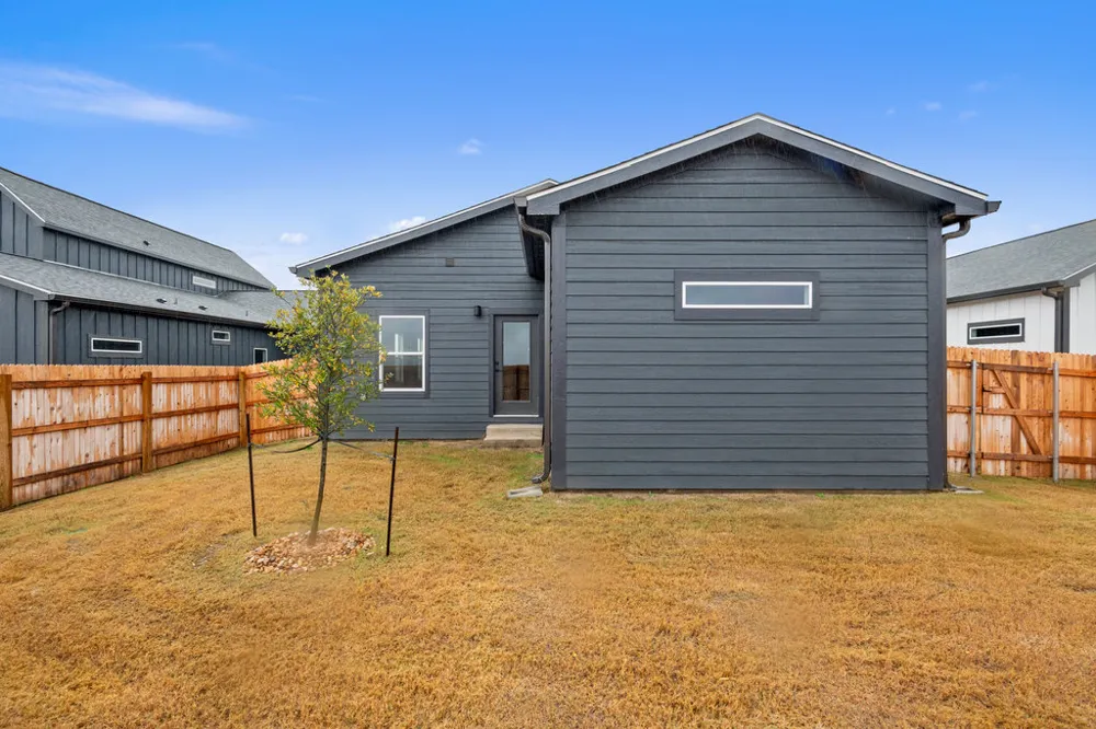2027 Applewood Drive Lockhart, TX 78644
