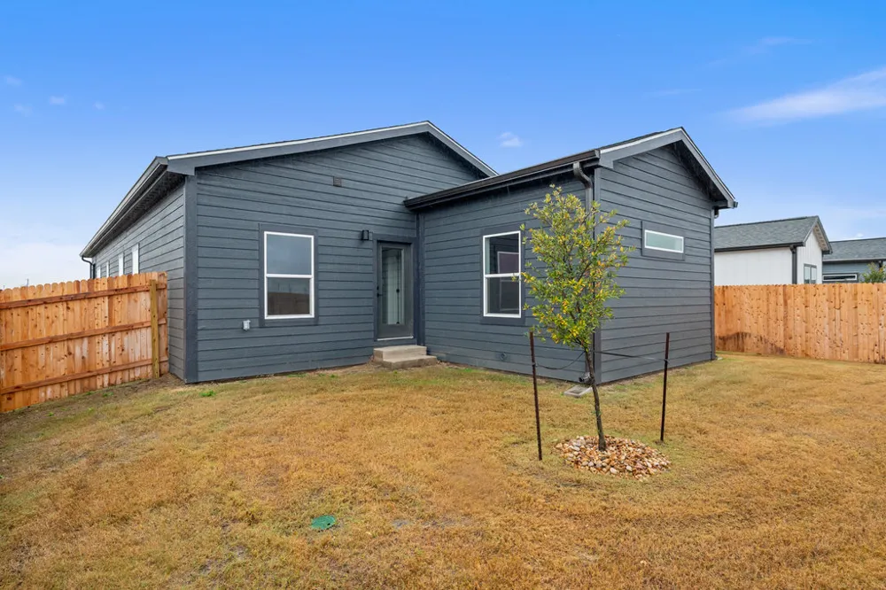 2027 Applewood Drive Lockhart, TX 78644