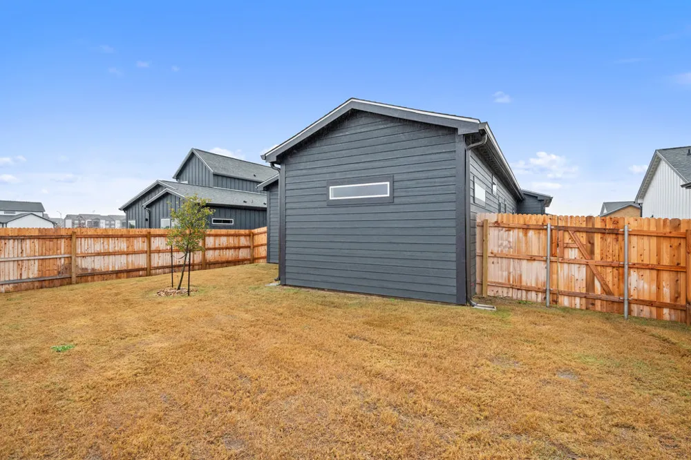 2027 Applewood Drive Lockhart, TX 78644