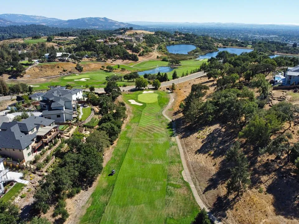 3776 Skyfarm Drive Santa Rosa, CA 95403