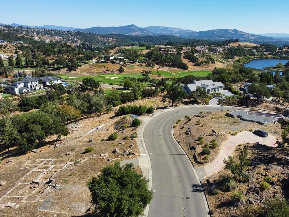 3776 Skyfarm Drive Santa Rosa, CA 95403