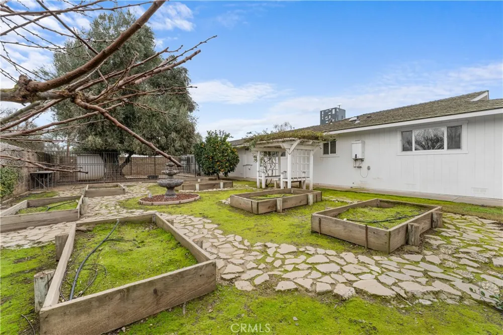 4280 Ipsen Le Grand, CA 95333