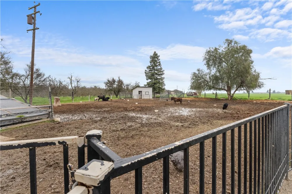 4280 Ipsen Le Grand, CA 95333