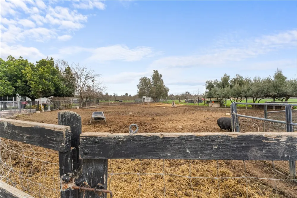 4280 Ipsen Le Grand, CA 95333