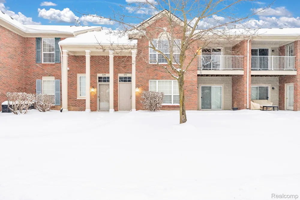 8208 Chesapeake Circle Walled Lake City, MI 48390
