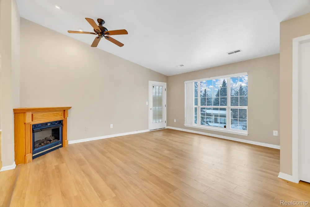 8208 Chesapeake Circle Walled Lake City, MI 48390