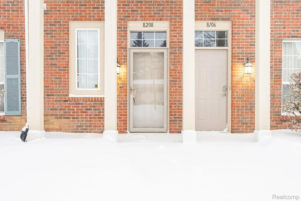 8208 Chesapeake Circle Walled Lake City, MI 48390