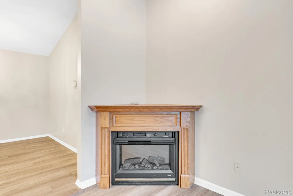 8208 Chesapeake Circle Walled Lake City, MI 48390