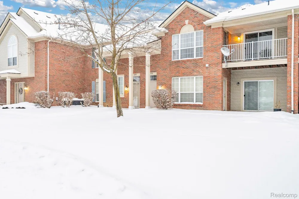 8208 Chesapeake Circle Walled Lake City, MI 48390