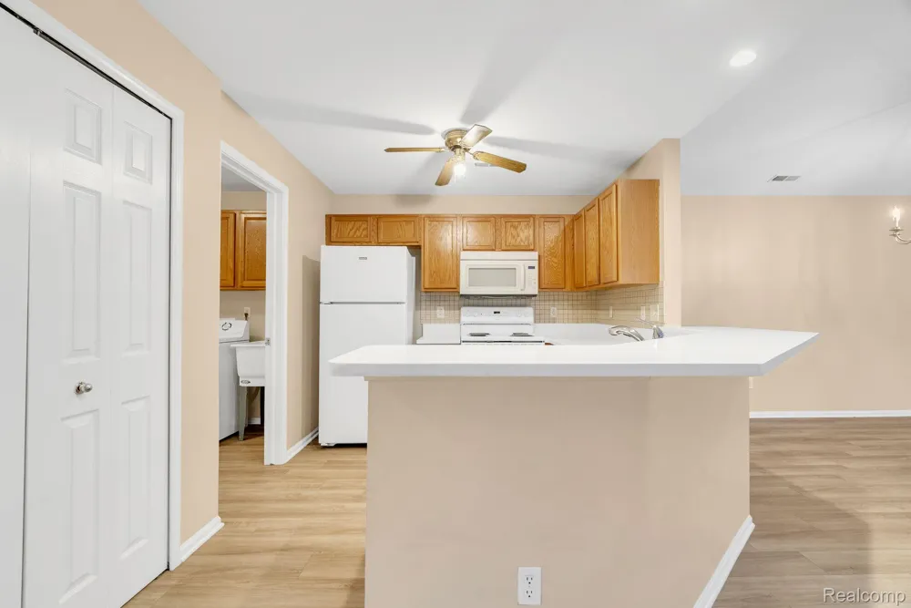 8208 Chesapeake Circle Walled Lake City, MI 48390