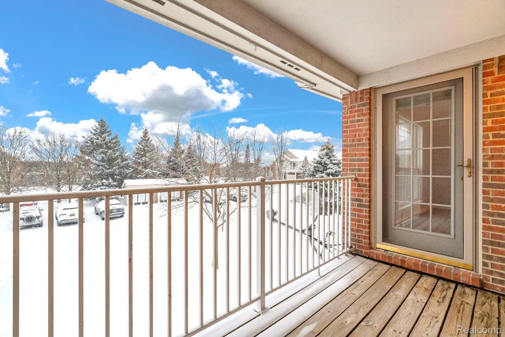 8208 Chesapeake Circle Walled Lake City, MI 48390