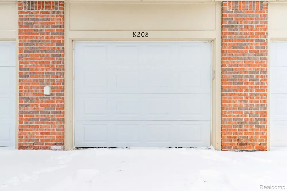 8208 Chesapeake Circle Walled Lake City, MI 48390
