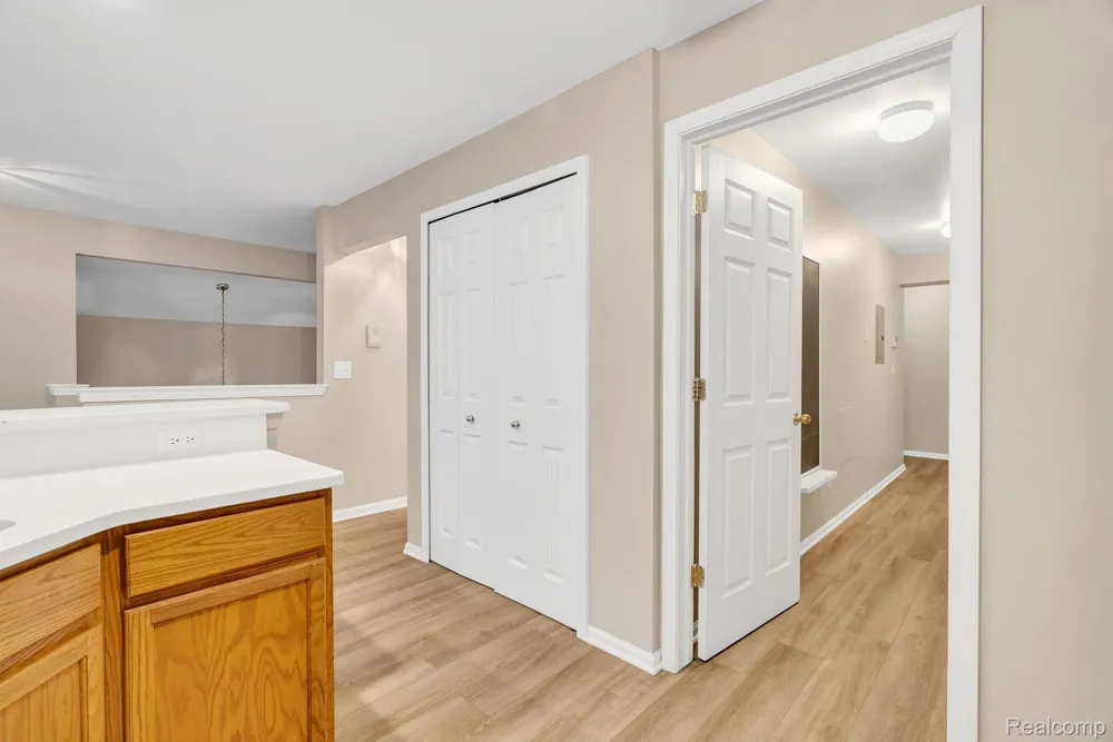 8208 Chesapeake Circle Walled Lake City, MI 48390