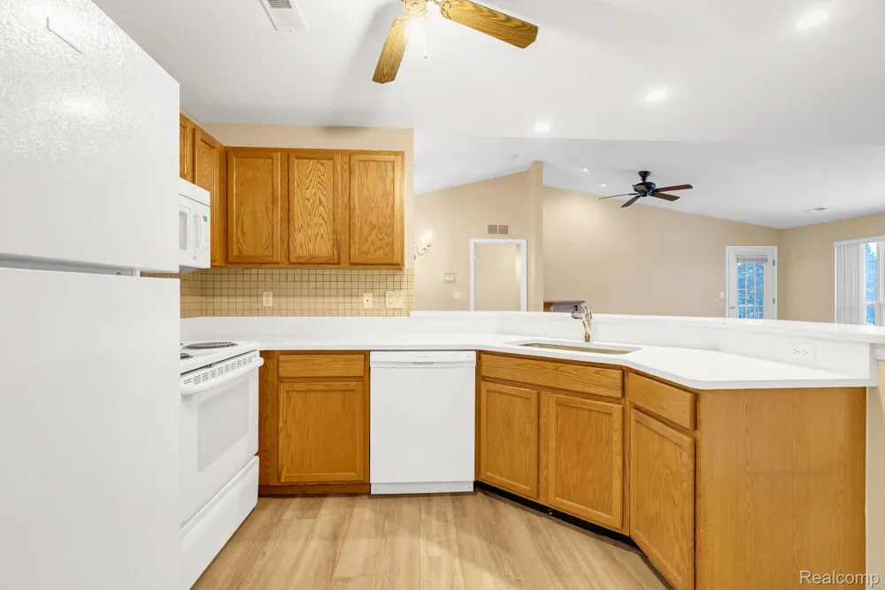 8208 Chesapeake Circle Walled Lake City, MI 48390