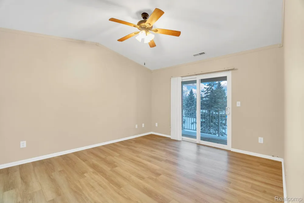8208 Chesapeake Circle Walled Lake City, MI 48390