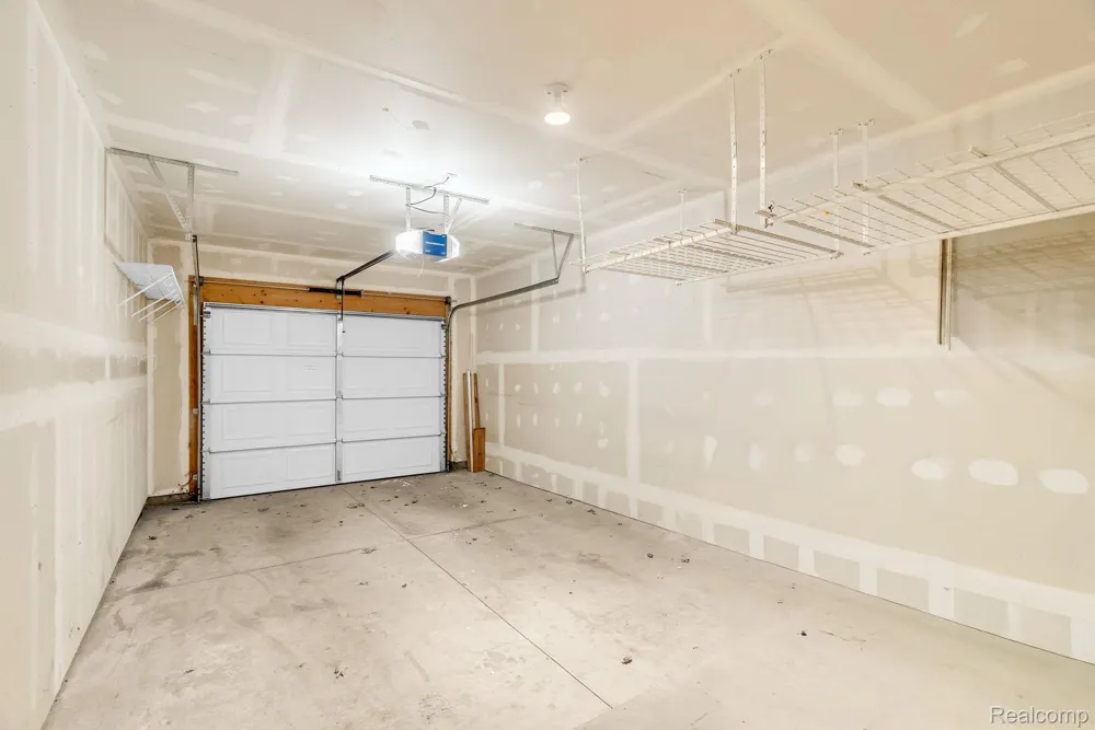 8208 Chesapeake Circle Walled Lake City, MI 48390