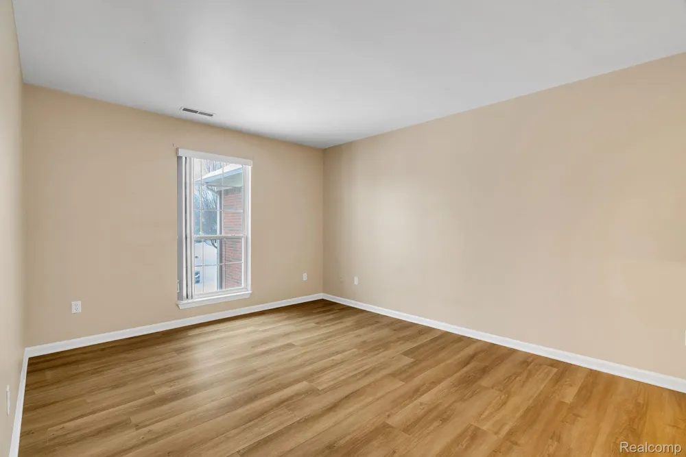 8208 Chesapeake Circle Walled Lake City, MI 48390