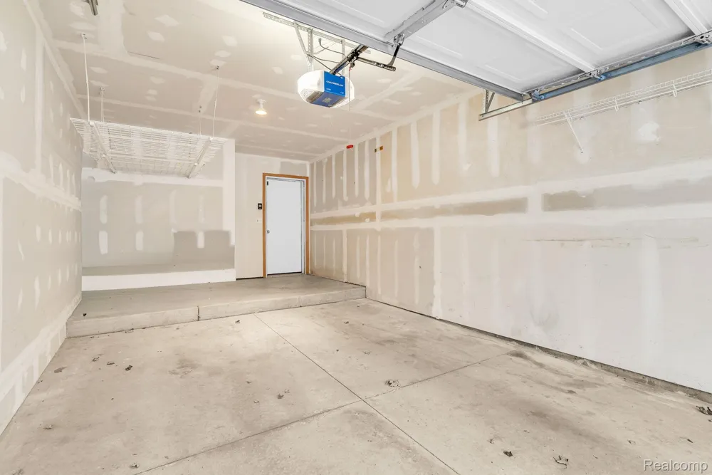 8208 Chesapeake Circle Walled Lake City, MI 48390