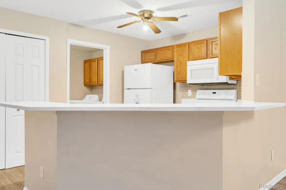 8208 Chesapeake Circle Walled Lake City, MI 48390