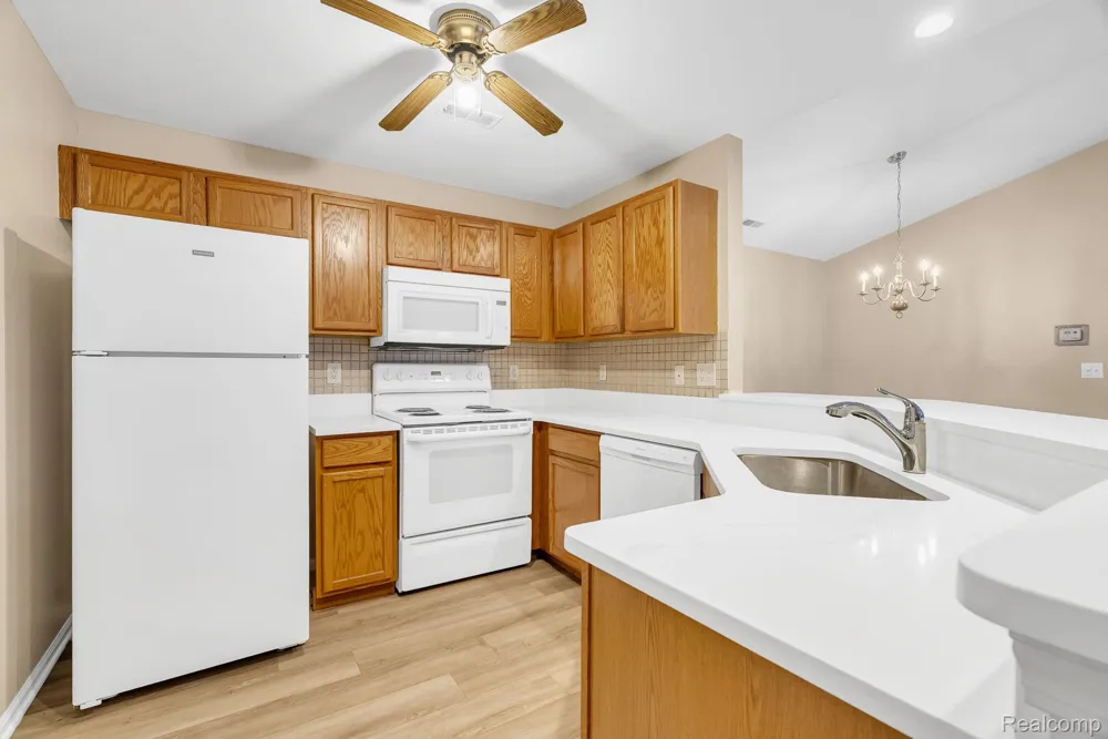 8208 Chesapeake Circle Walled Lake City, MI 48390