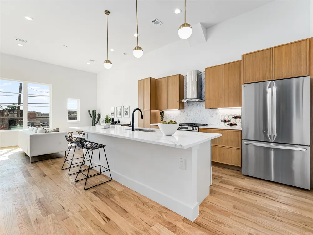 2080 Kelly Avenue #105