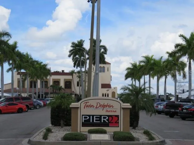 1400 1ST AVENUE W #504 Bradenton, FL 34205