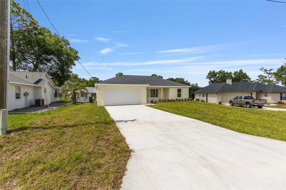 62 MALAUKA RADIAL Ocklawaha, FL 32179