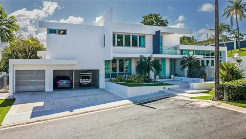 B32 EASTSIDE COURT