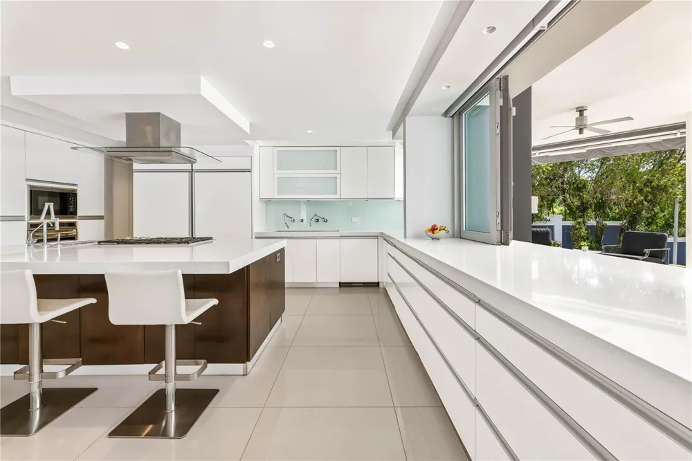 B32 EASTSIDE COURT Guaynabo, PR 00969