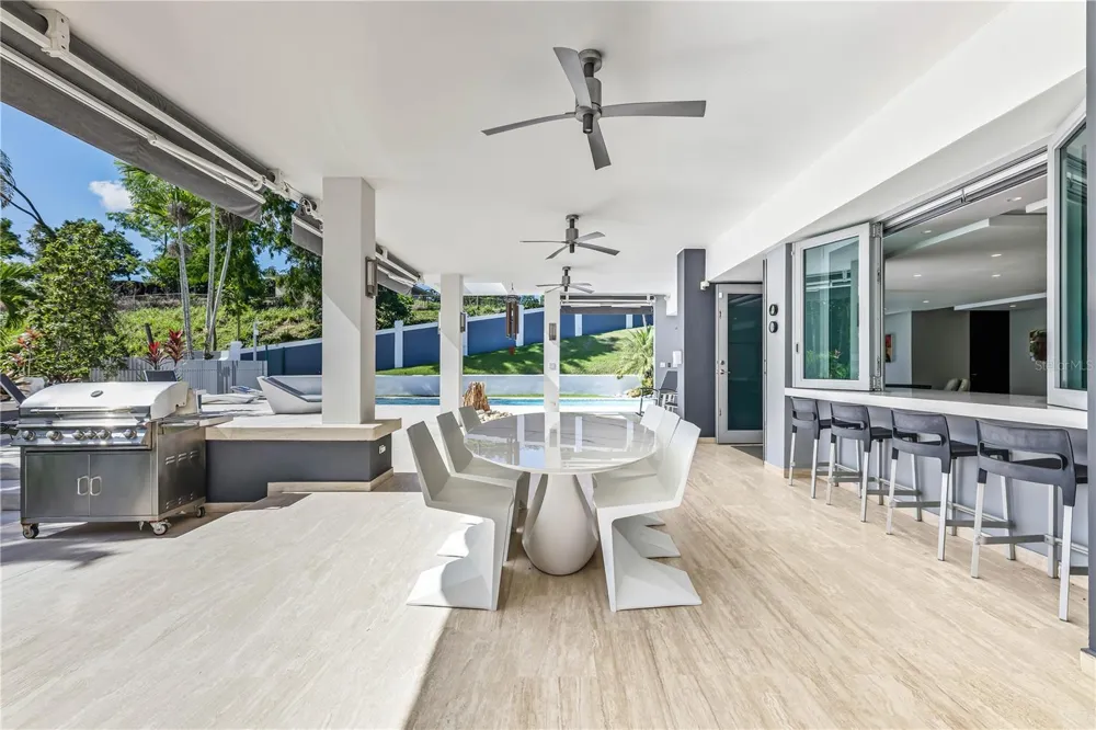 B32 EASTSIDE COURT Guaynabo, PR 00969
