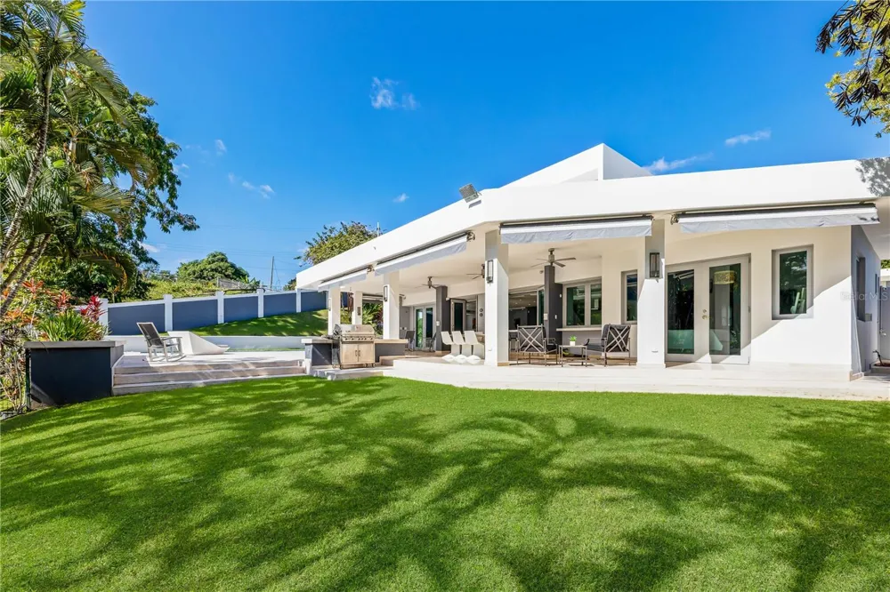 B32 EASTSIDE COURT Guaynabo, PR 00969
