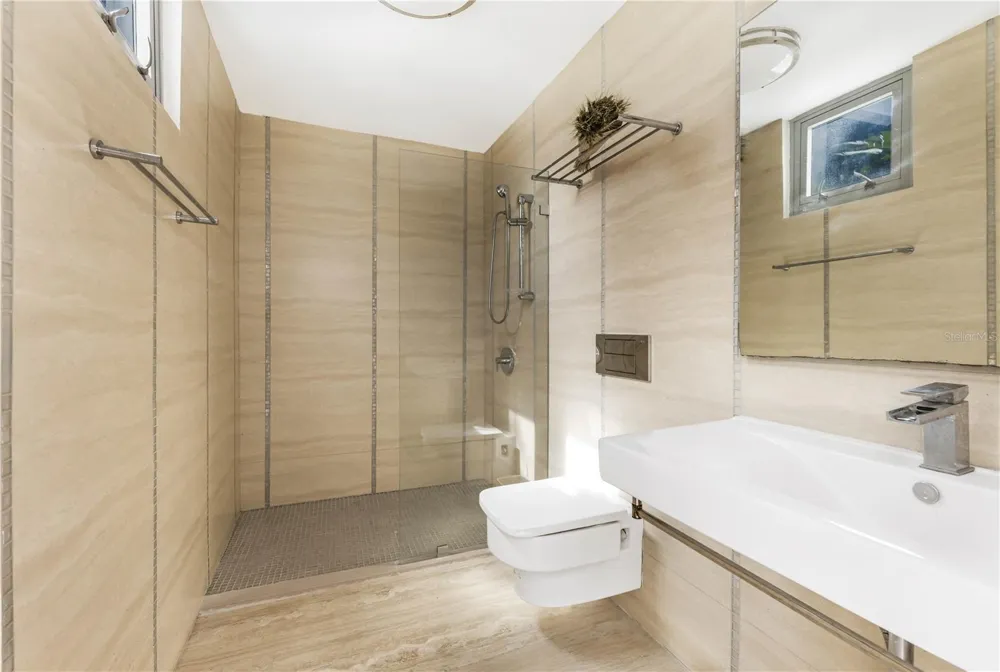 B32 EASTSIDE COURT Guaynabo, PR 00969