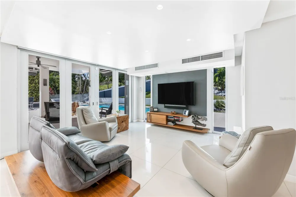B32 EASTSIDE COURT Guaynabo, PR 00969