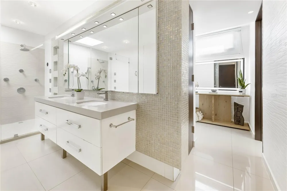 B32 EASTSIDE COURT Guaynabo, PR 00969