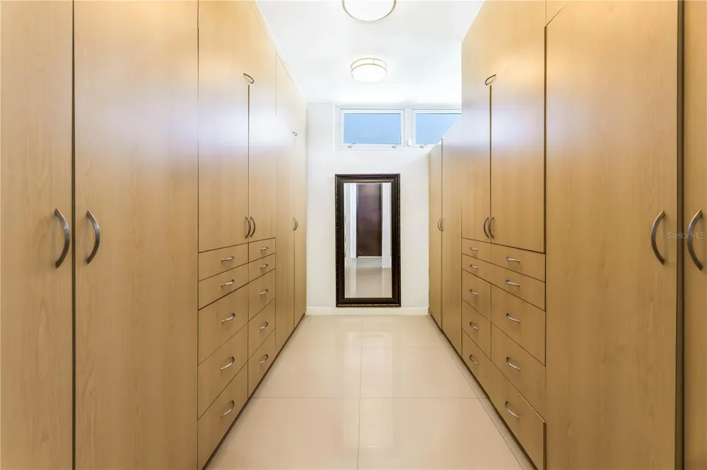 B32 EASTSIDE COURT Guaynabo, PR 00969