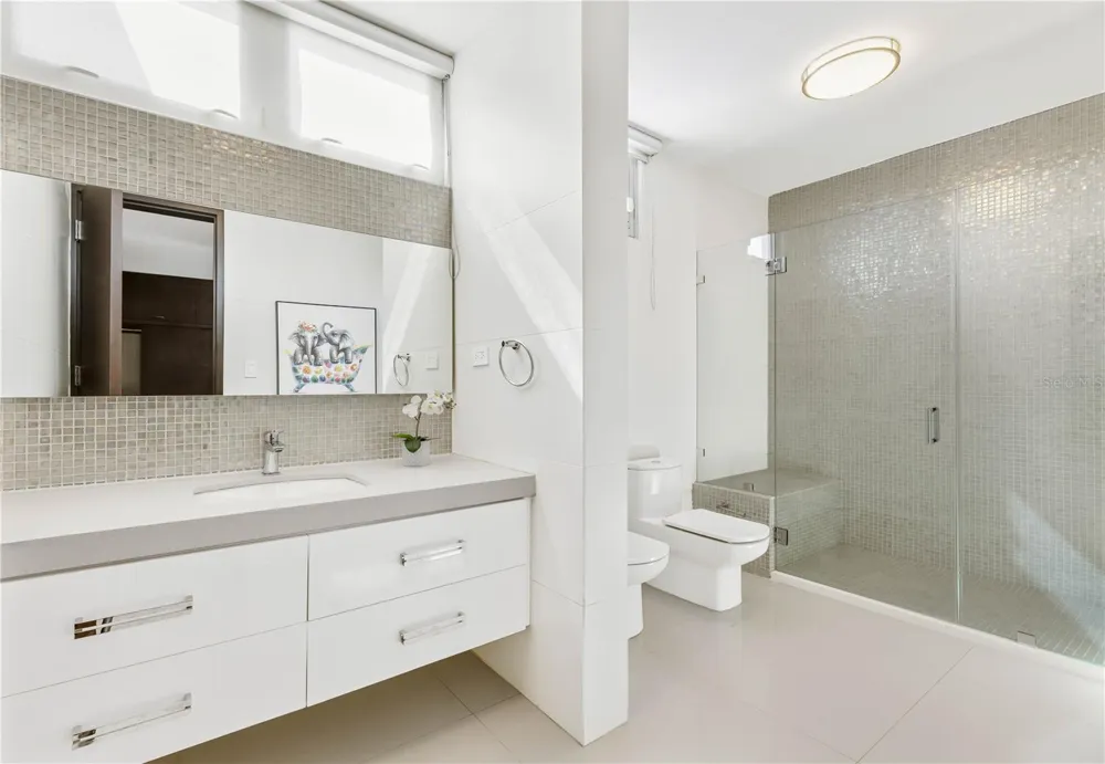 B32 EASTSIDE COURT Guaynabo, PR 00969