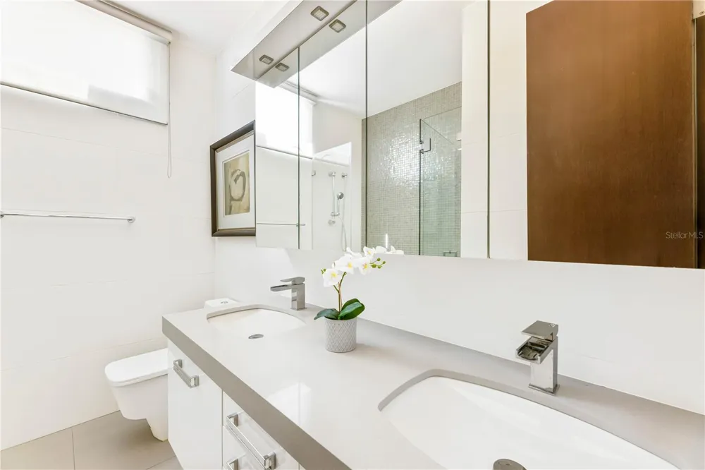 B32 EASTSIDE COURT Guaynabo, PR 00969