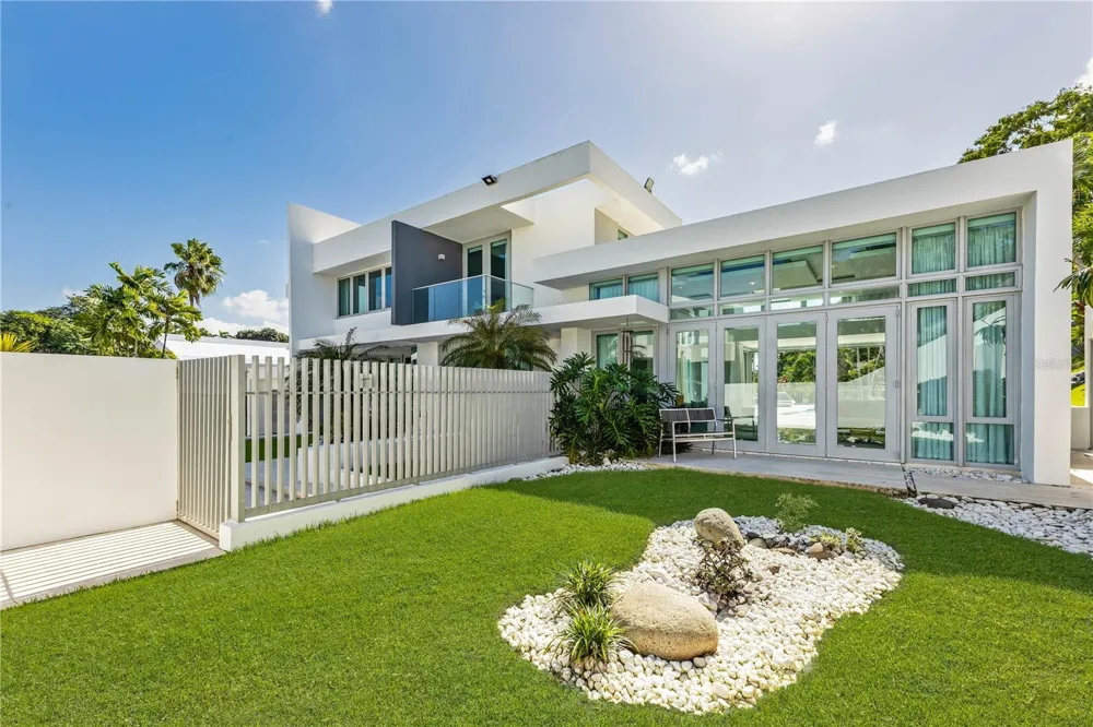B32 EASTSIDE COURT Guaynabo, PR 00969