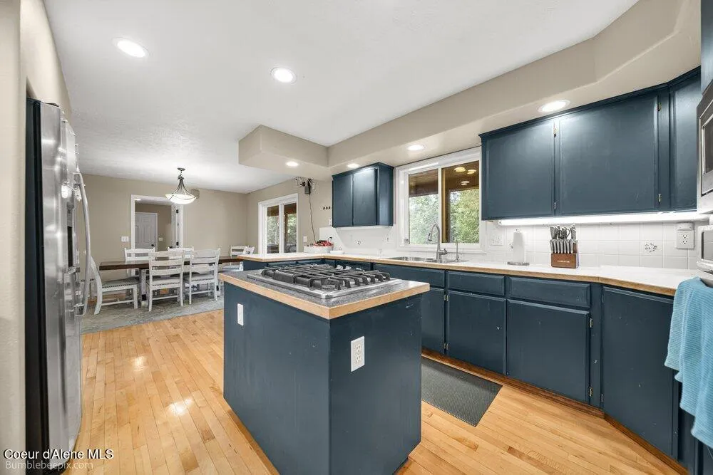15951 Pinewood Way Hayden, ID 83835