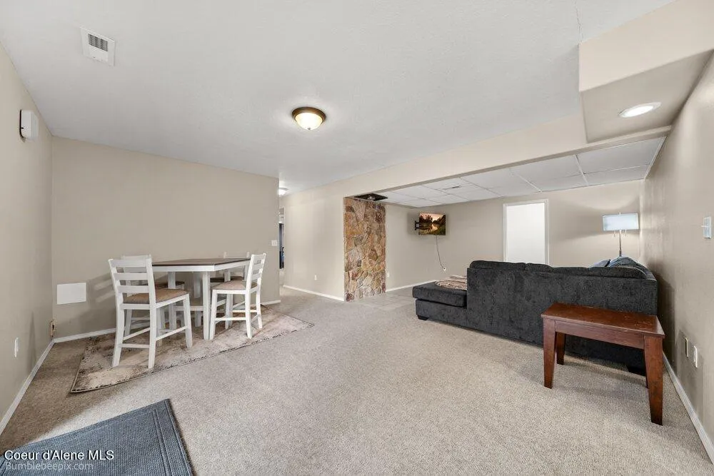 15951 Pinewood Way Hayden, ID 83835