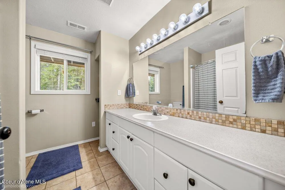 15951 Pinewood Way Hayden, ID 83835