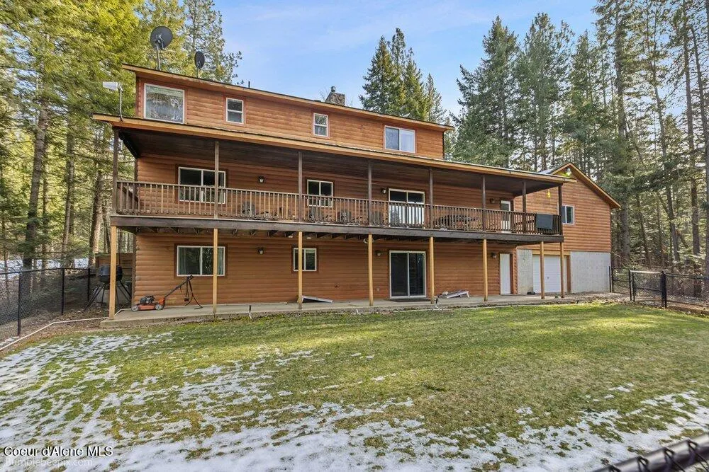 15951 Pinewood Way Hayden, ID 83835