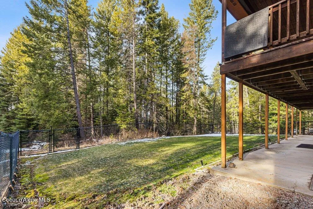 15951 Pinewood Way Hayden, ID 83835