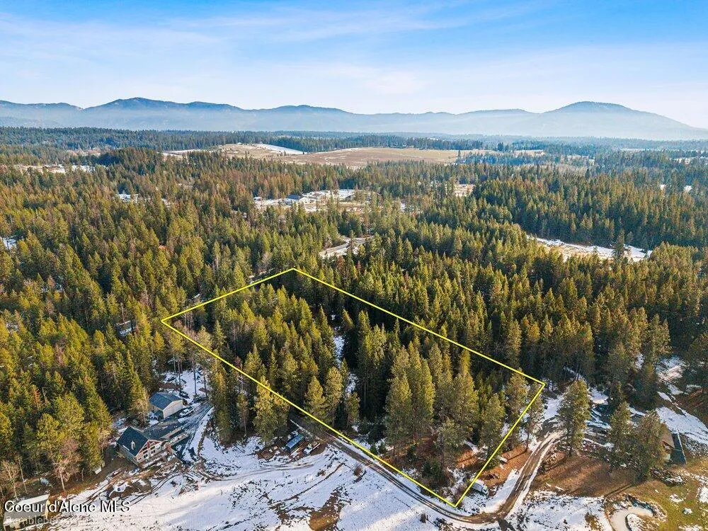 15951 Pinewood Way Hayden, ID 83835