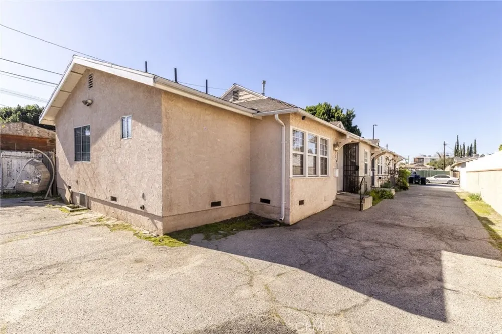 6614 Camellia Avenue North Hollywood, CA 91606