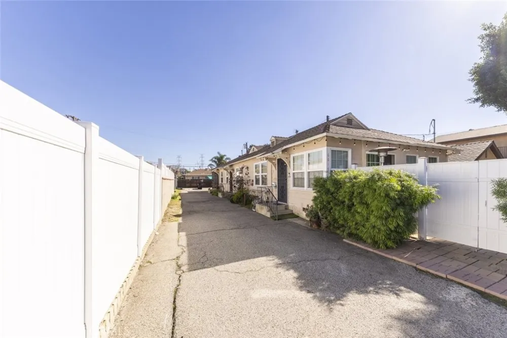 6614 Camellia Avenue North Hollywood, CA 91606