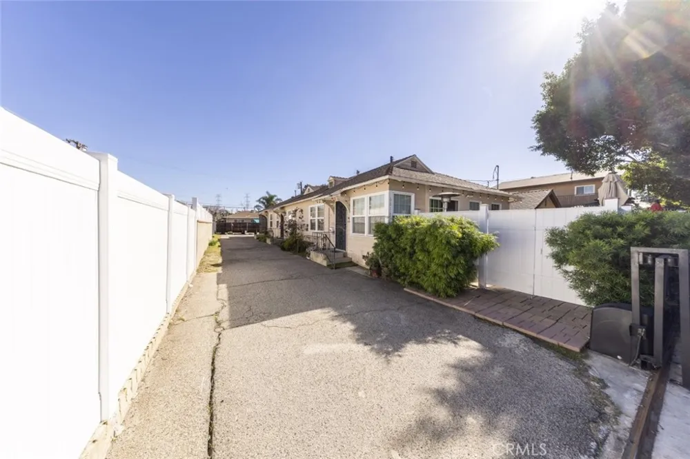 6614 Camellia Avenue North Hollywood, CA 91606