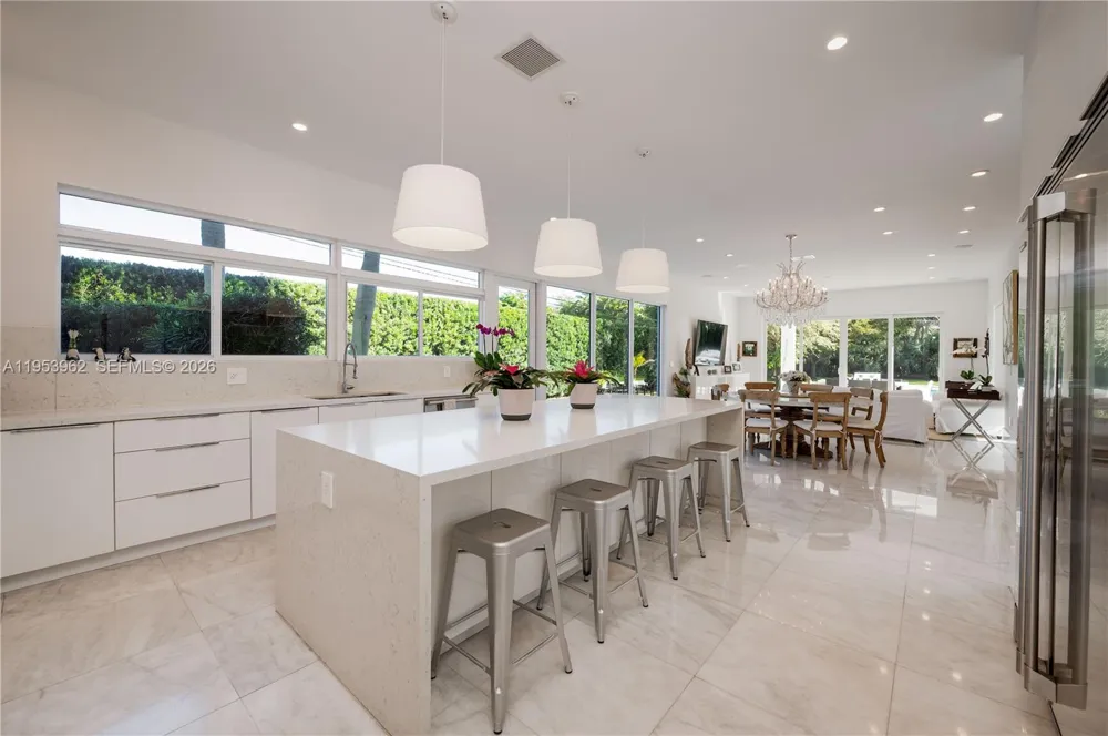 6355 SW 114th St #- Pinecrest, FL 33156